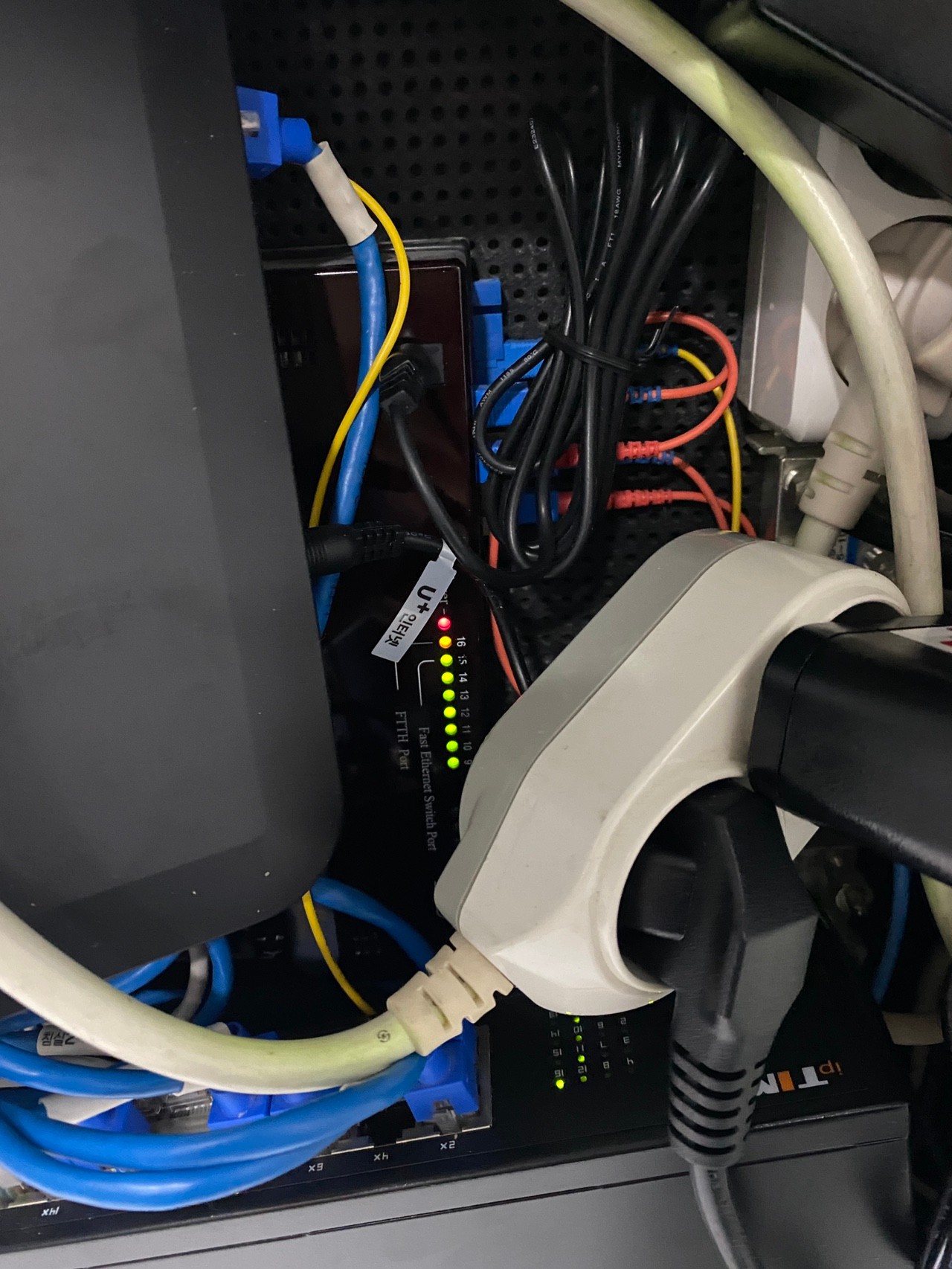 엘콤스 허브 스위치 LED 상태 — 정상 깜빡임 패턴이 아님